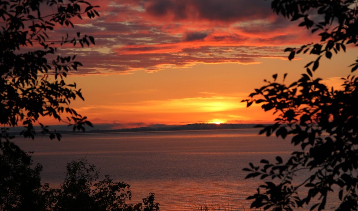 Capturing the Beauty: Embracing Georgian Bay’s Stunning Sunsets