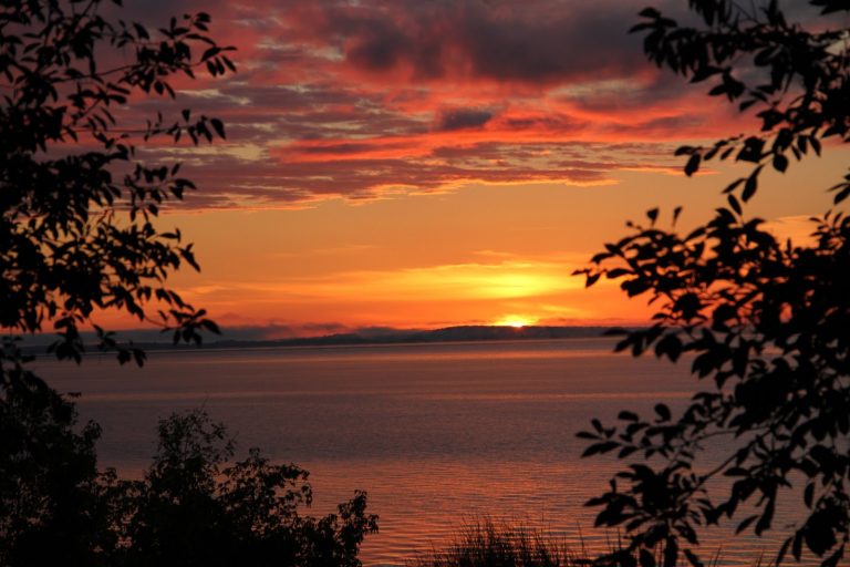 Capturing the Beauty: Embracing Georgian Bay’s Stunning Sunsets